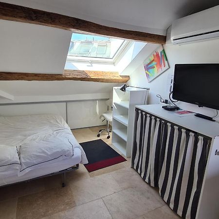 Appartement Coeur De Paris Avec Vue Sur Les Toits מראה חיצוני תמונה