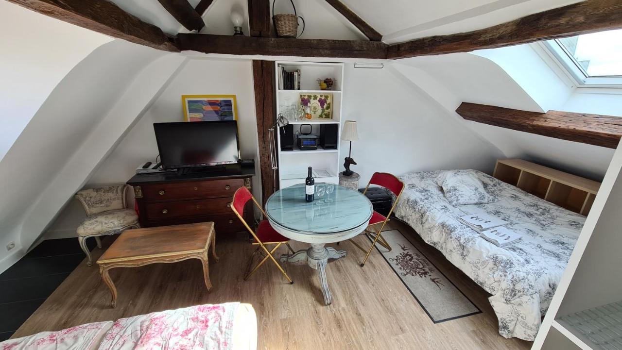 Appartement Coeur De Paris Avec Vue Sur Les Toits מראה חיצוני תמונה
