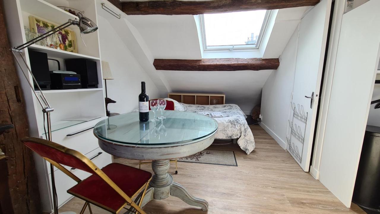 Appartement Coeur De Paris Avec Vue Sur Les Toits מראה חיצוני תמונה