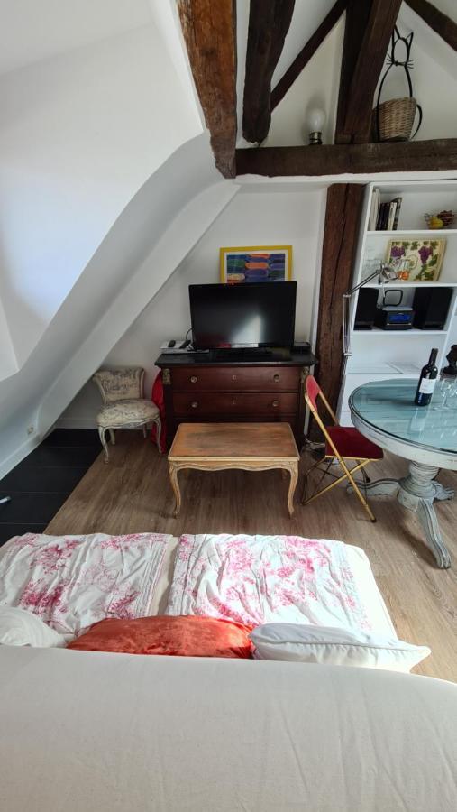 Appartement Coeur De Paris Avec Vue Sur Les Toits מראה חיצוני תמונה
