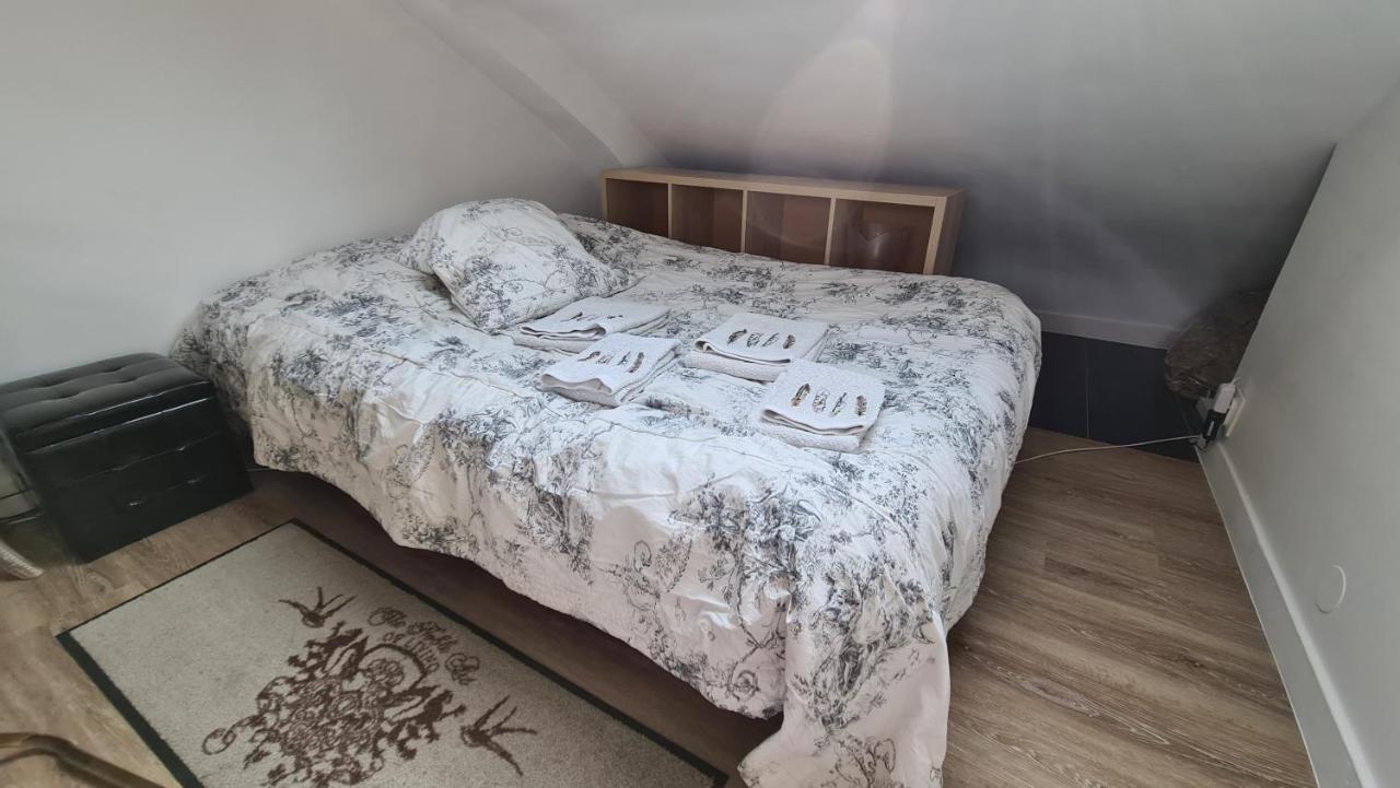 Appartement Coeur De Paris Avec Vue Sur Les Toits מראה חיצוני תמונה